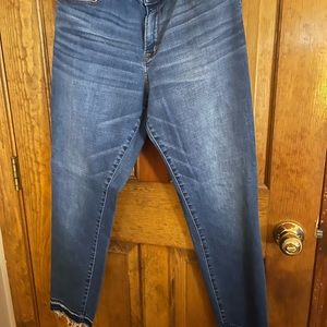 Abercrombie & Fitch Super Skinny Raw Hemmed ankle. Size 32/14. Very great Jean